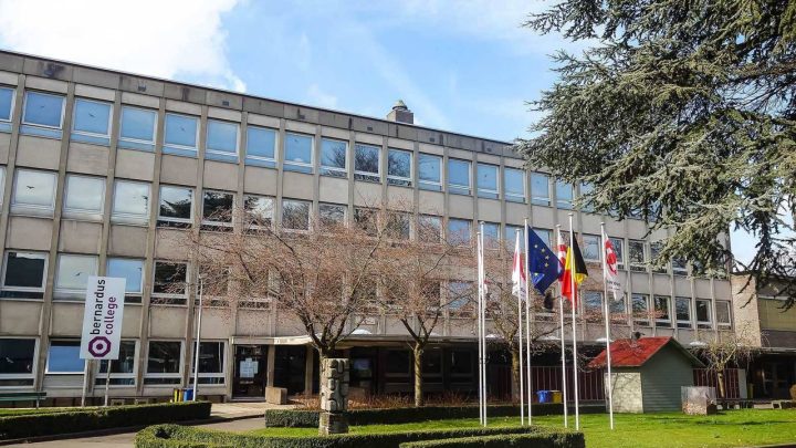 Gebouw van het Bernarduscollege in Oudenaarde, onderdeel van de Bernardusscholen