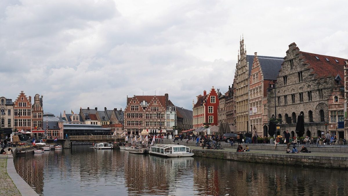 Archieffoto van de Graslei in Gent, april 2012