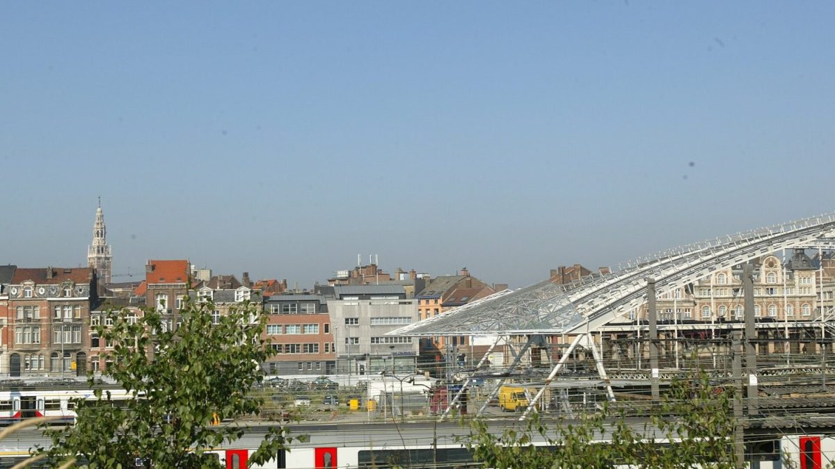 Archiefbeeld van de Leuvense skyline en de overkapping van het station