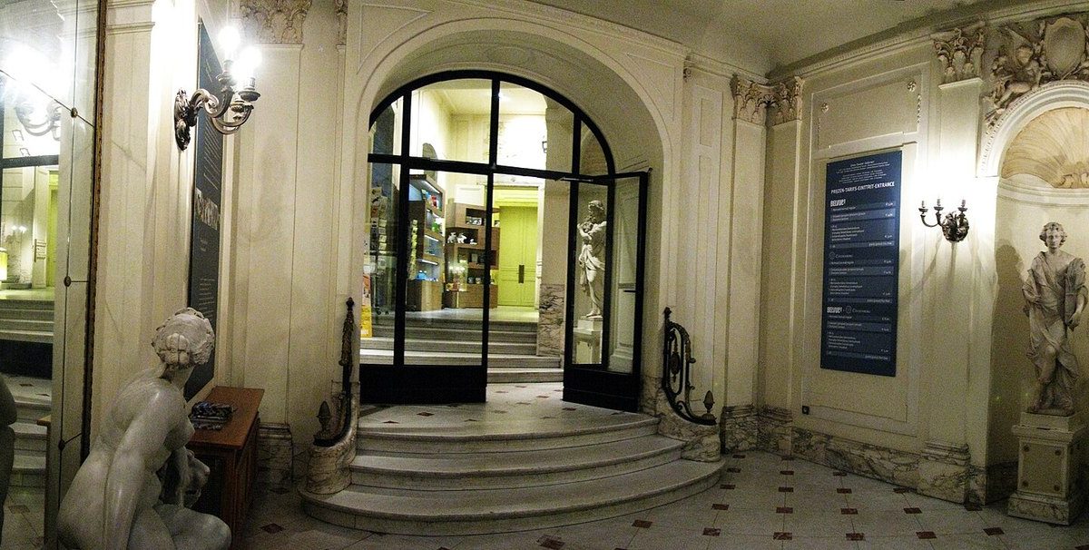 Archieffoto van de historische ingang van het BELvue museum in Brussel